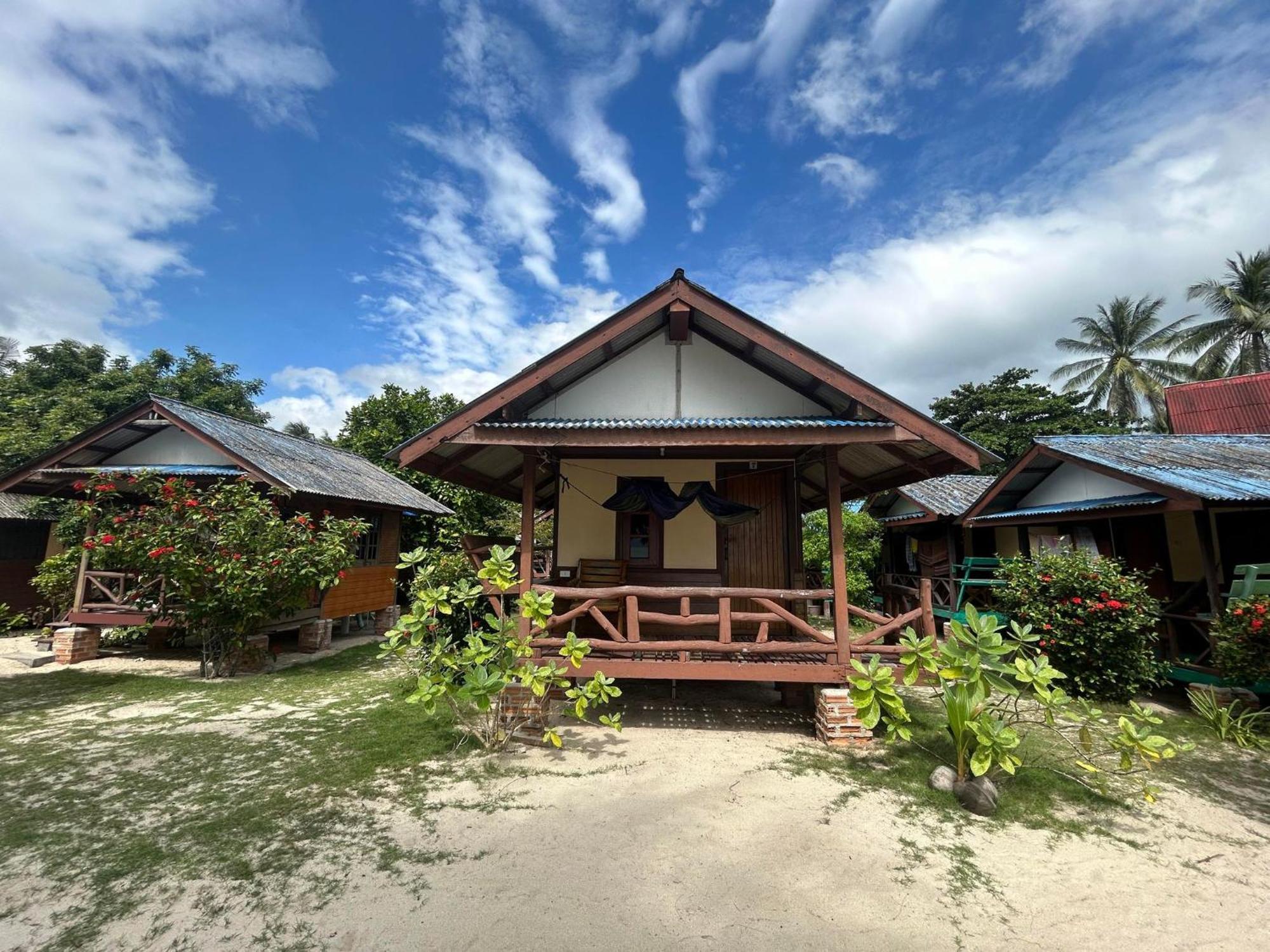 Pinks Bungalow Baan Tai Bagian luar foto
